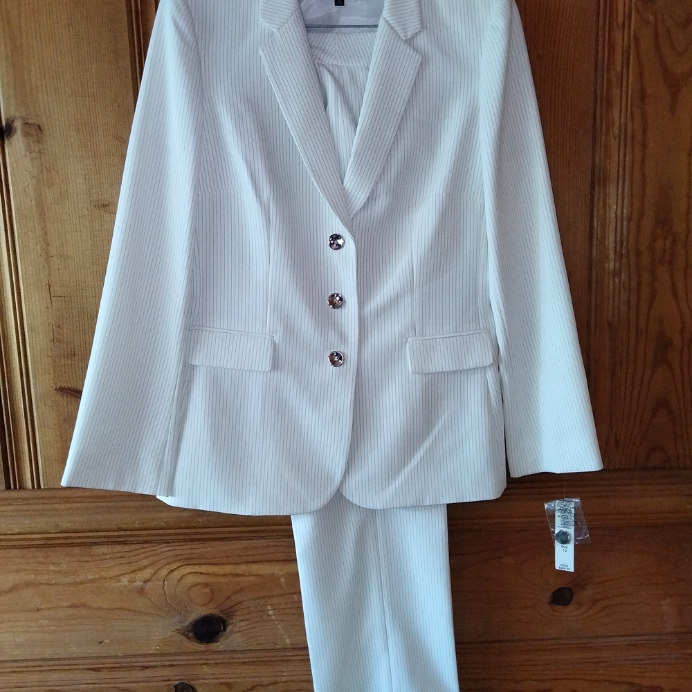 Elegant White Women's Pantsuit